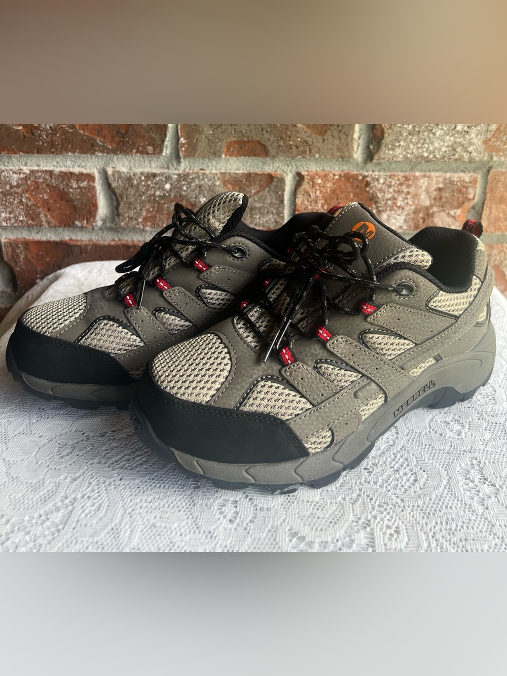 Merrell Moab 2 Low Lace sneaker unisex big kid/women/men- size 37